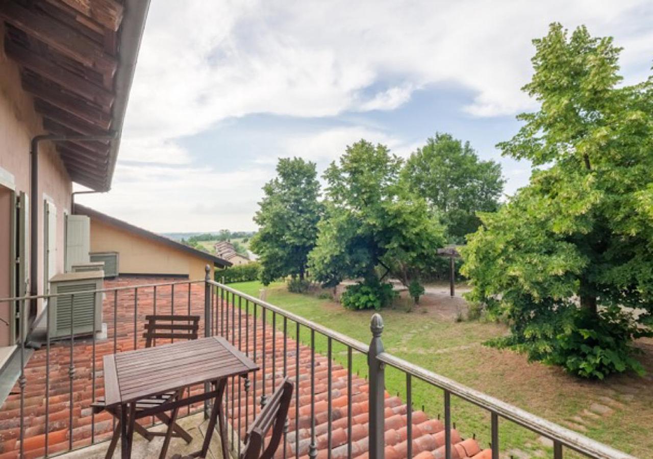 Charming Loft Golf Club Barolo Apartment Novello Exterior photo
